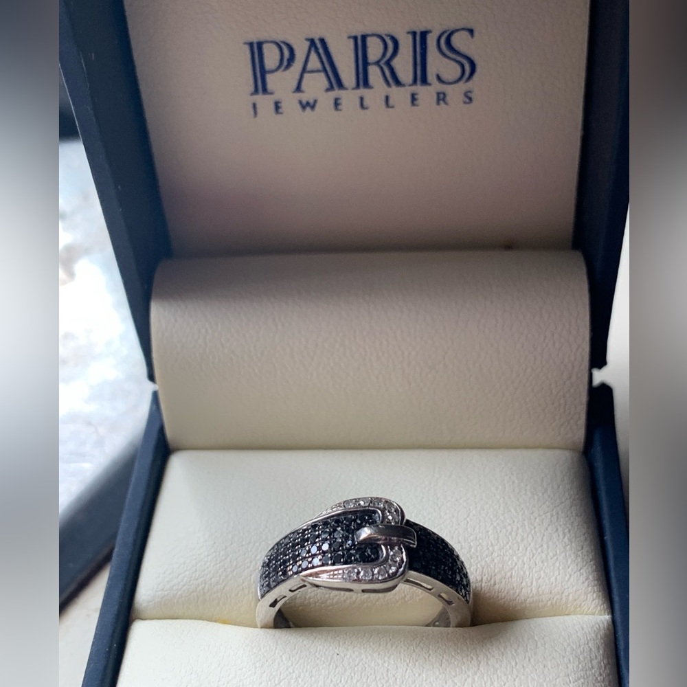 10k White Gold : Black & White Diamond Buckle Ring